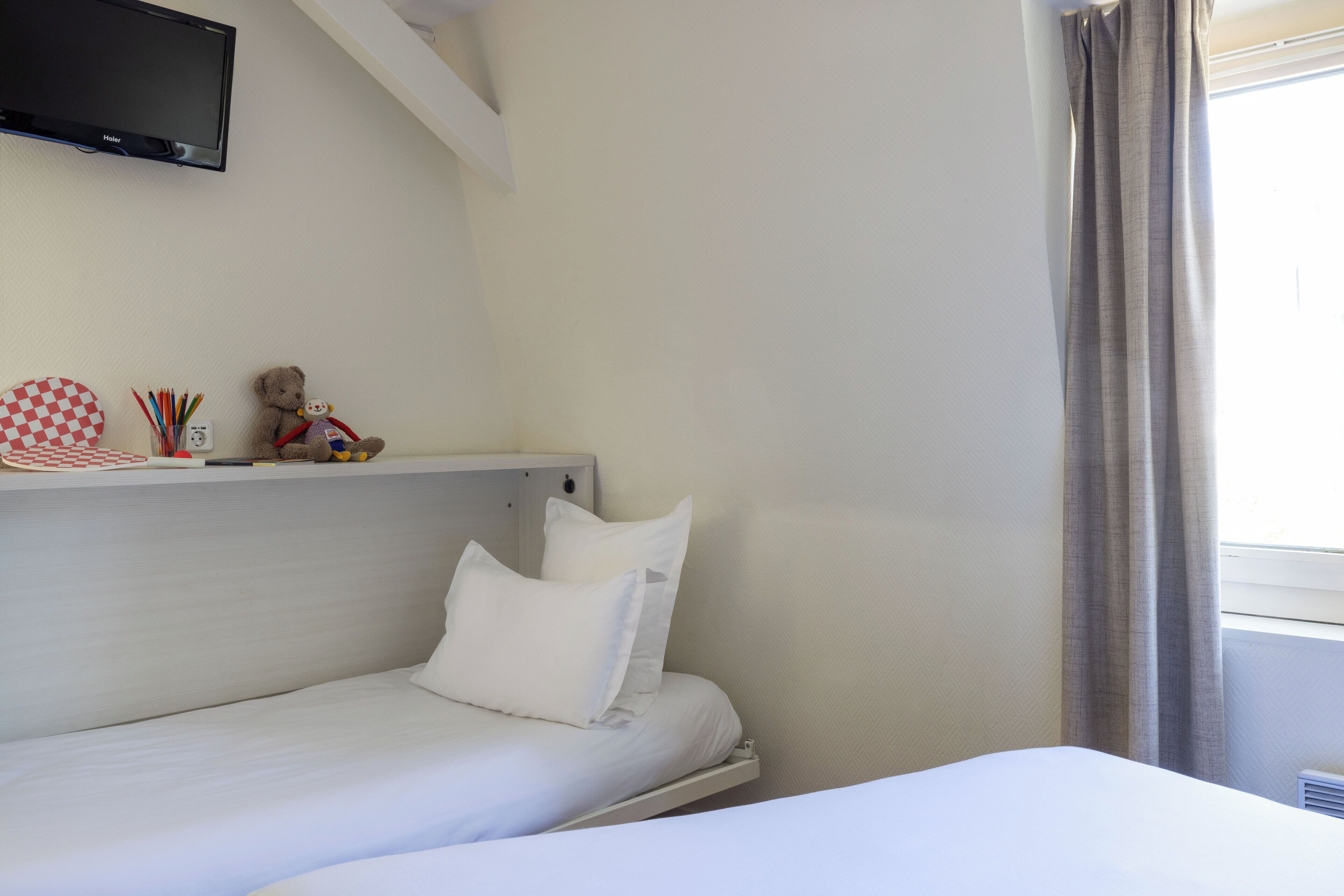 triple room | in-room safe, desk, blackout curtains, soundproofing