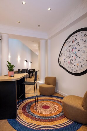 ฝ่ายต้อนรับ