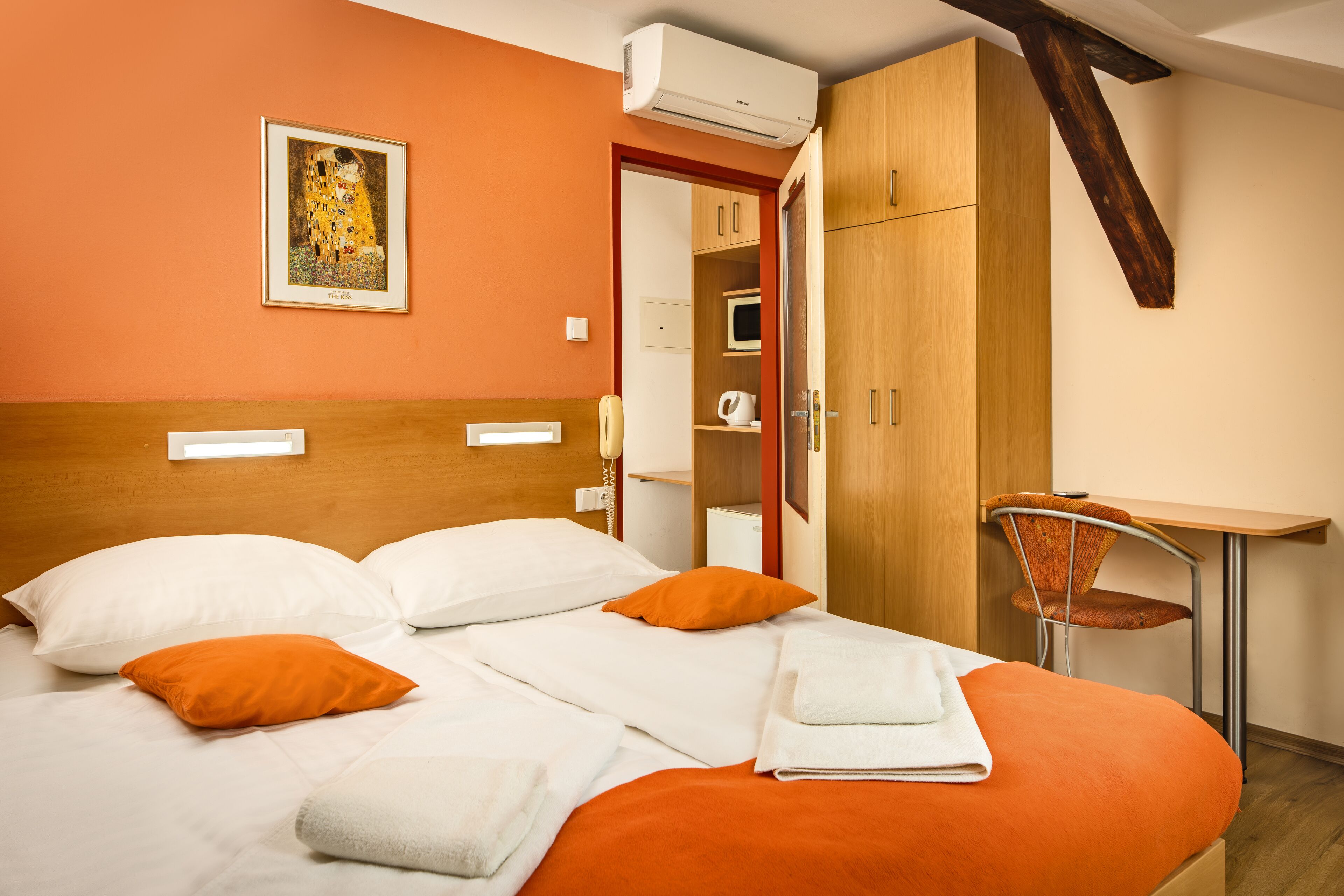 double room | in-room safe, desk, iron/ironing board, free wifi