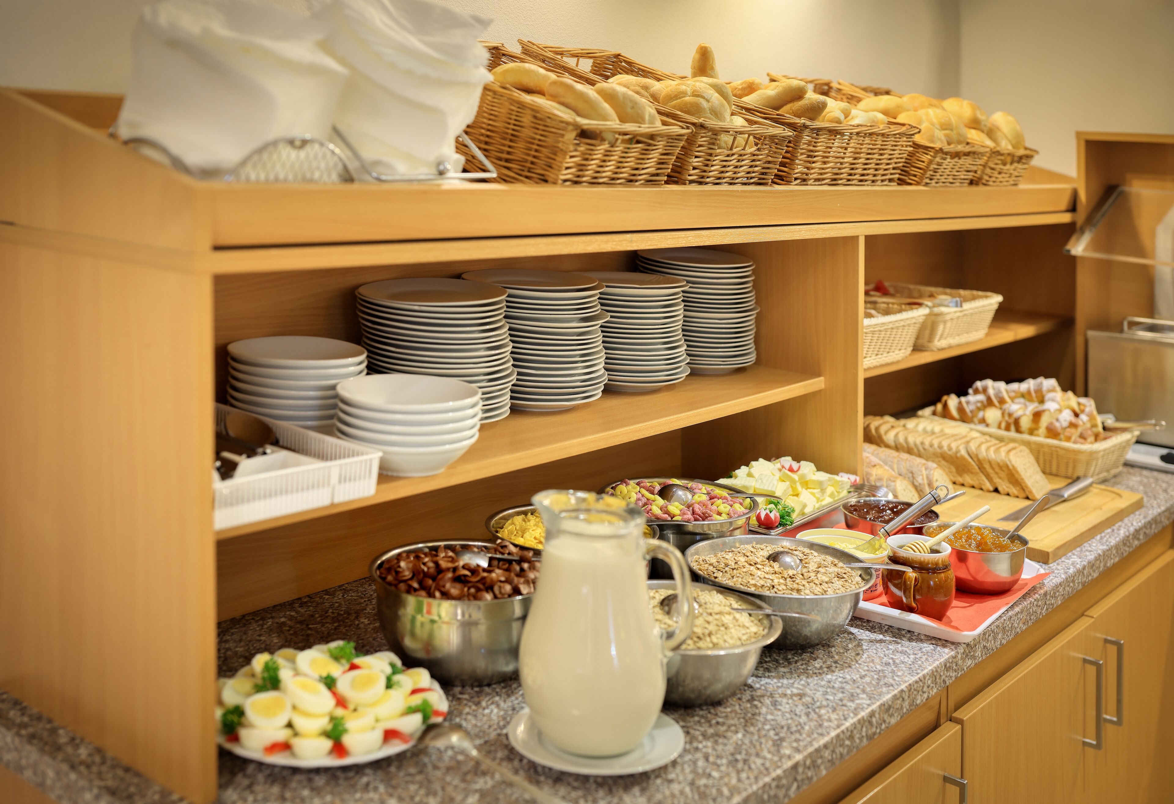 包每日自助早餐