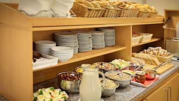 Free daily buffet breakfast