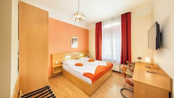 Dobbeltrom | Safe på rommet, skrivebord, strykejern/-brett og wi-fi (inkludert)