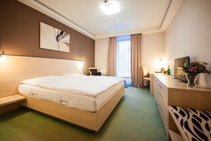 In-room safe, soundproofing, iron/ironing board, cribs/infant beds - Hotel Pivovar (Prague)