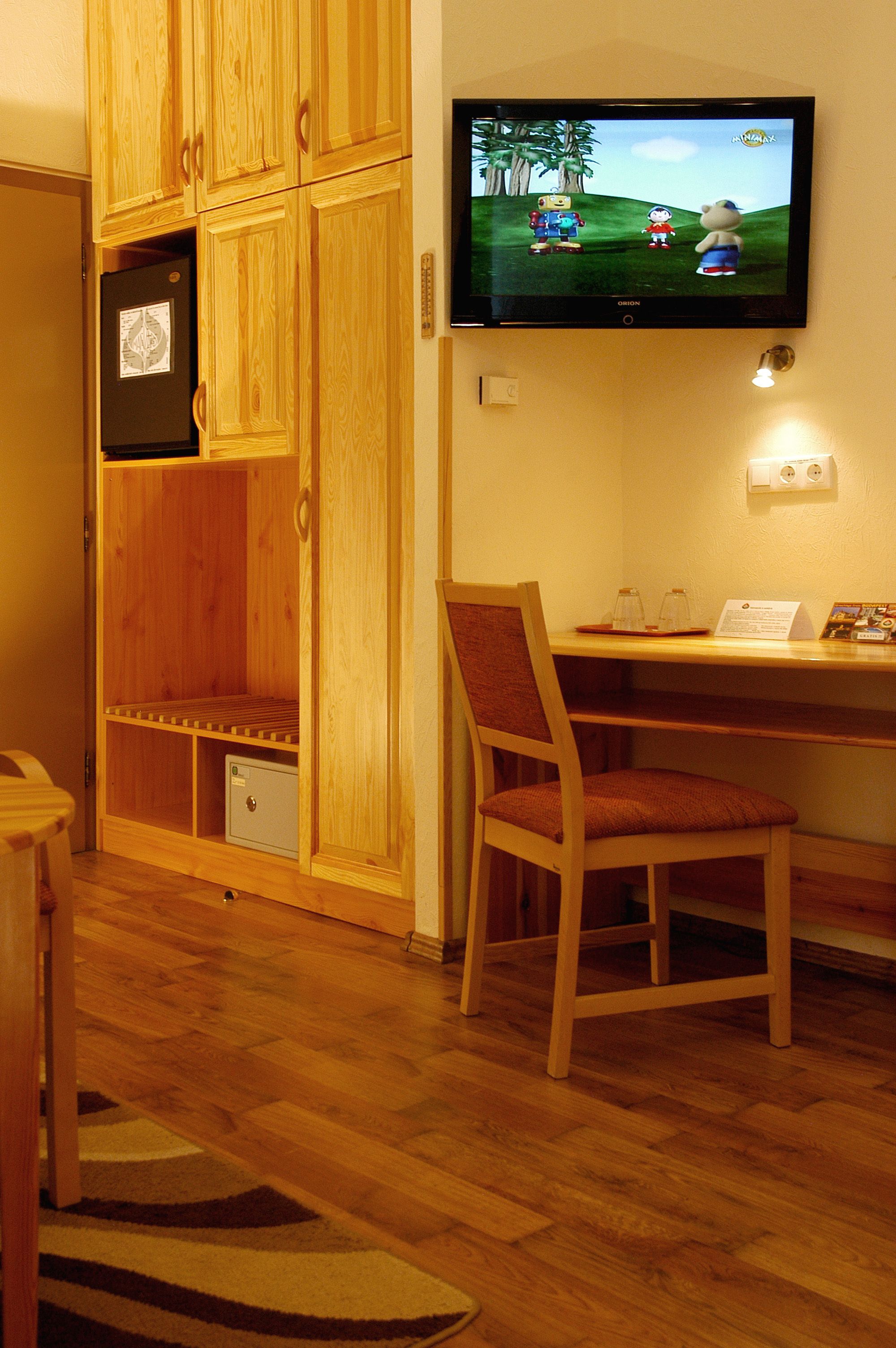 standard triple room | minibar, desk, free wifi, bed sheets