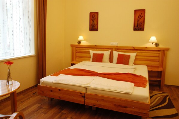 Minibar, desk, free WiFi, bed sheets