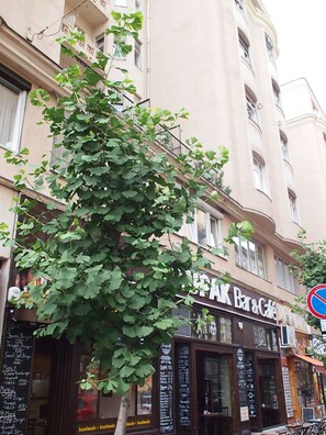 المنشأة من الخارج