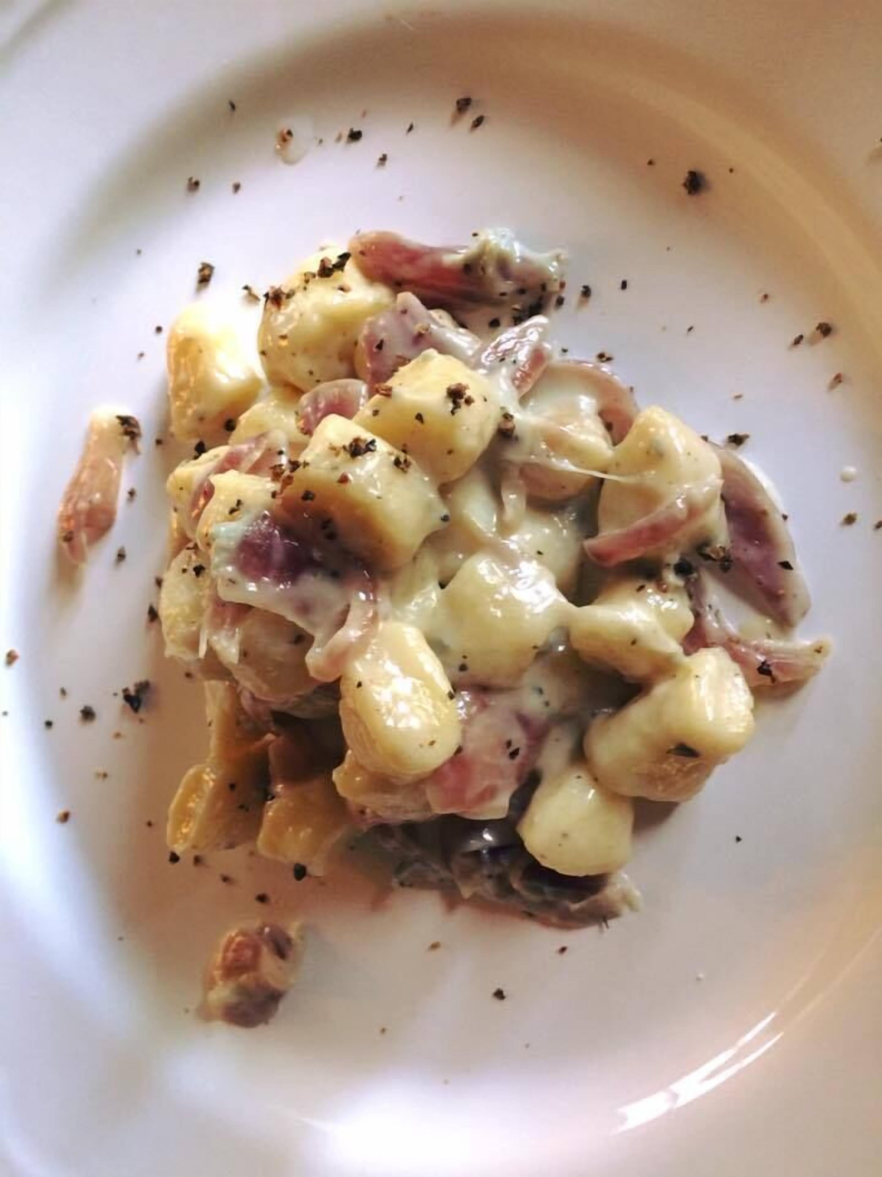 breakfast, lunch, dinner served; regional cuisine, garden views