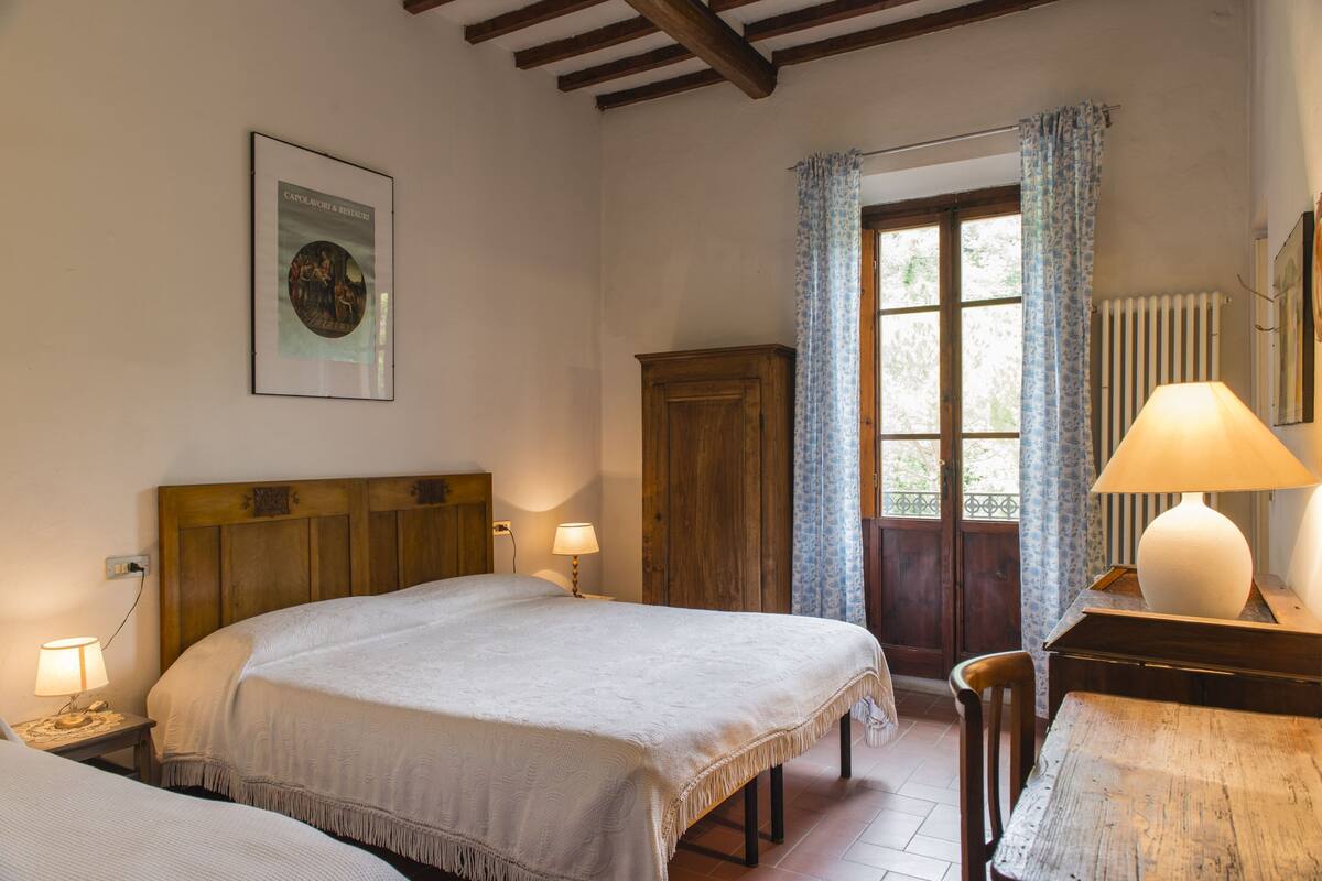 triple room | individually furnished, desk, rollaway beds, free wifi