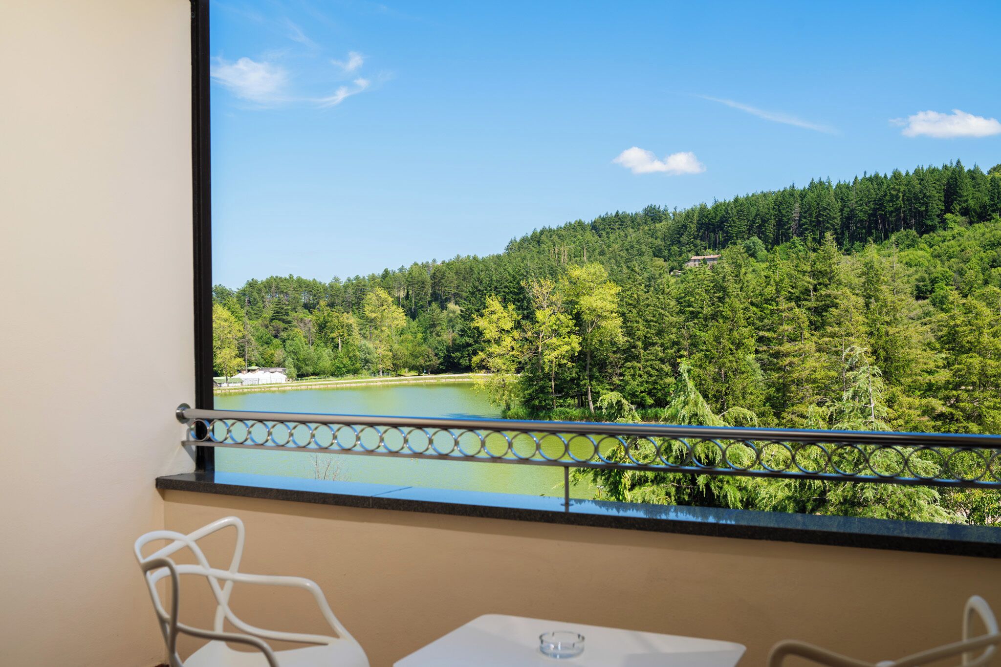 Minibar, una cassaforte in camera, una scrivania, tende oscuranti