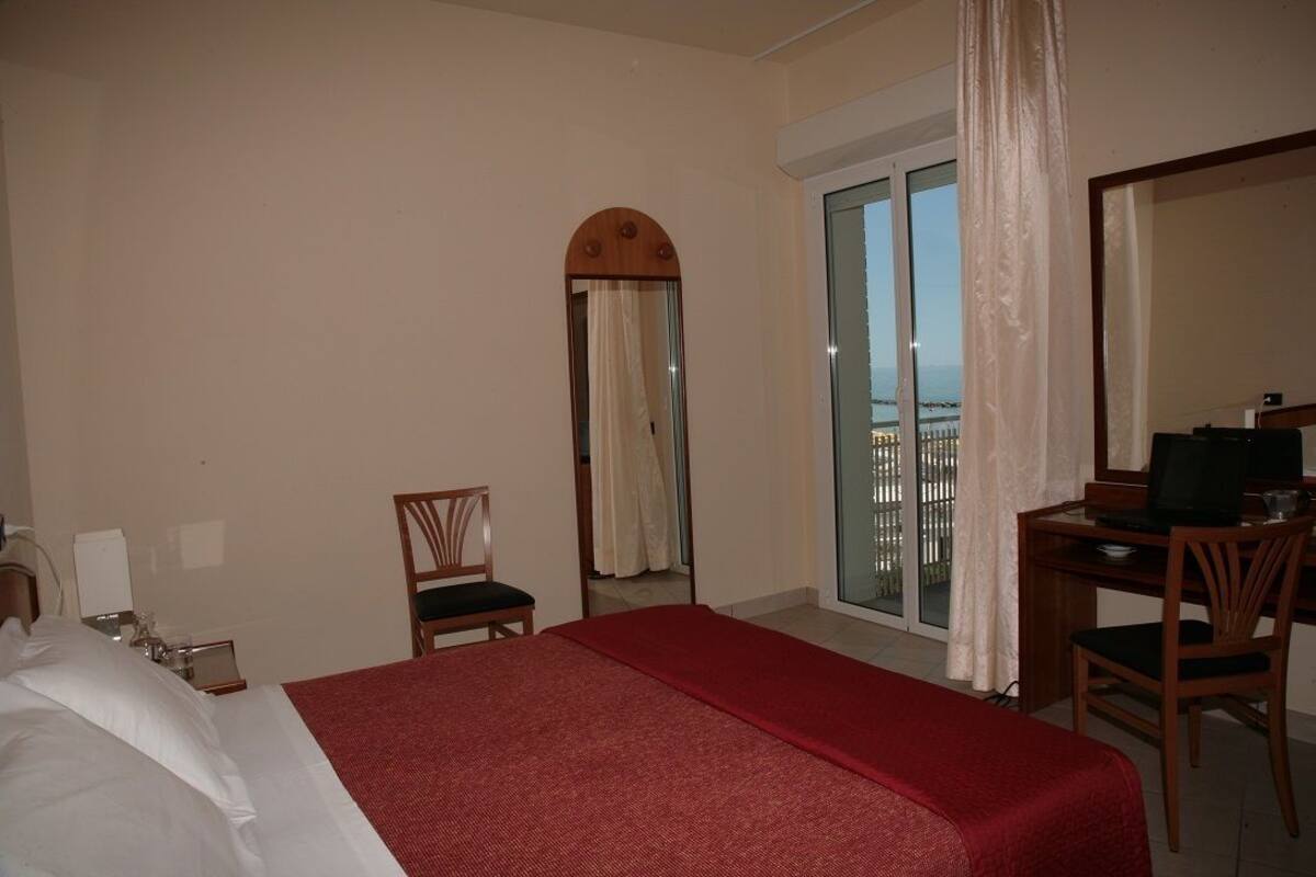 1 bedroom, in-room safe, desk, iron/ironing board