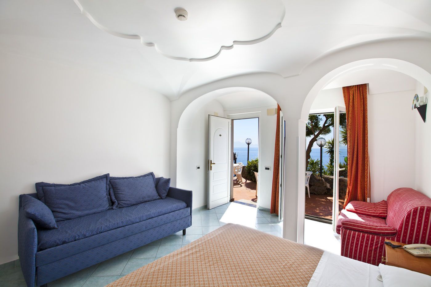 deluxe double room, sea view | 1 bedroom, minibar, in-room safe, desk