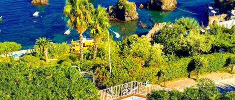 Piscina coperta, piscina stagionale all'aperto