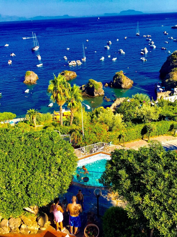 Innenpool, Außenpool (je nach Saison geöffnet)