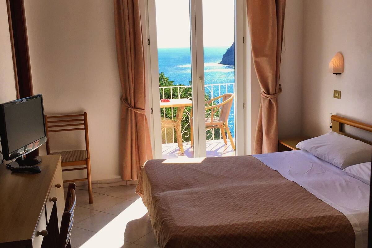 1 bedroom, minibar, in-room safe, desk