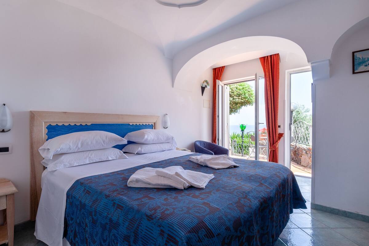 Minibar, in-room safe, desk, soundproofing