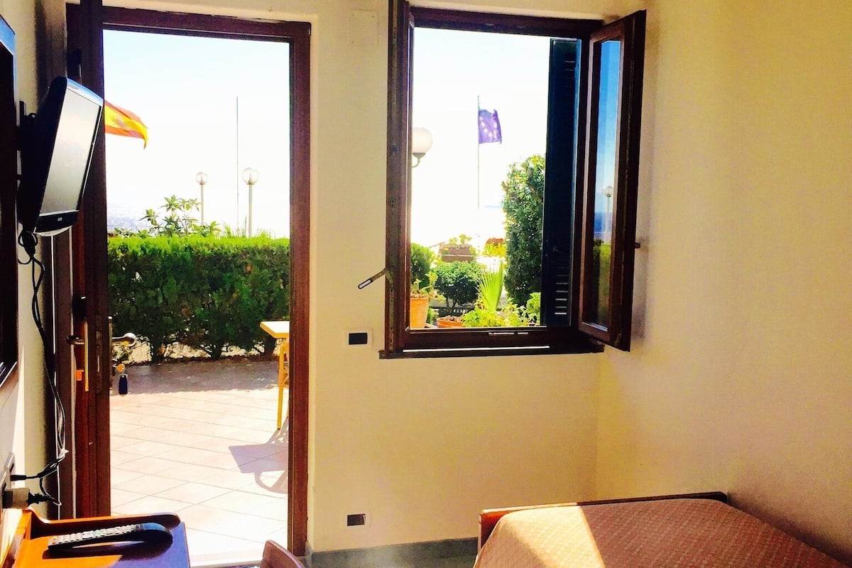 Singola Standard | Minibar, una cassaforte in camera, una scrivania, insonorizzazione