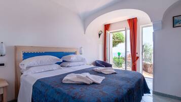 Minibar, coffres-forts dans les chambres, bureau, chambres insonorisées