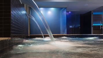 Sauna seca, banheira de hidromassagem, sauna a vapor, massagens