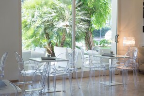 Lobby sitting area - Perla Verde Hotel (Cervia)