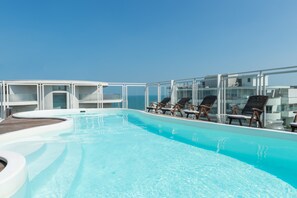 Außenpool, Liegestühle