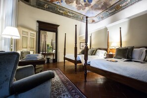 Junior Suite Quadruple | Minibar, in-room safe, individually decorated, individually furnished - Hotel Burchianti (Florence)