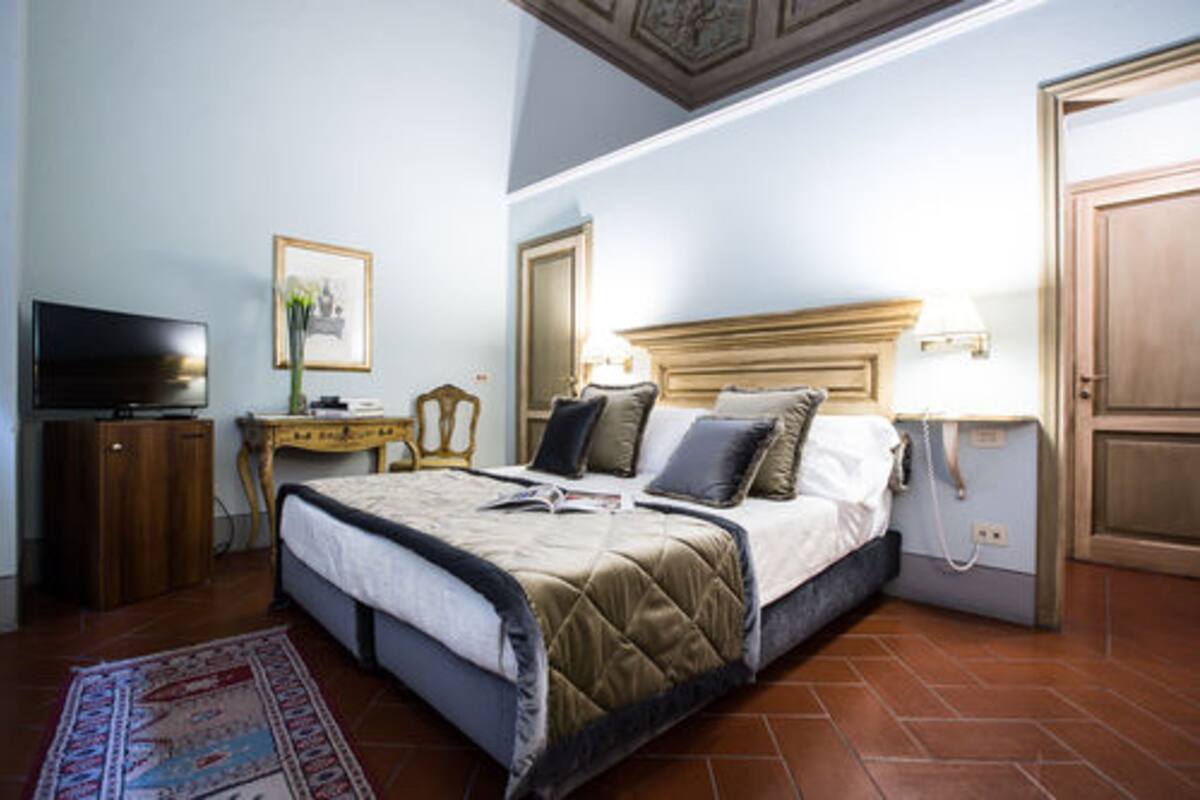 Standard Double Room | Minibar, in-room safe, desk, soundproofing
