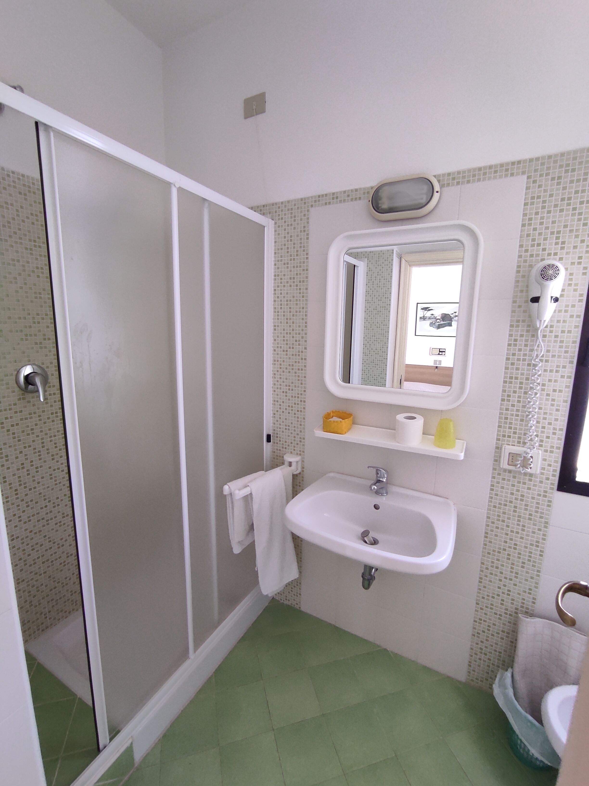 standard double room | bathroom | shower, free toiletries, hair dryer, dressing gowns