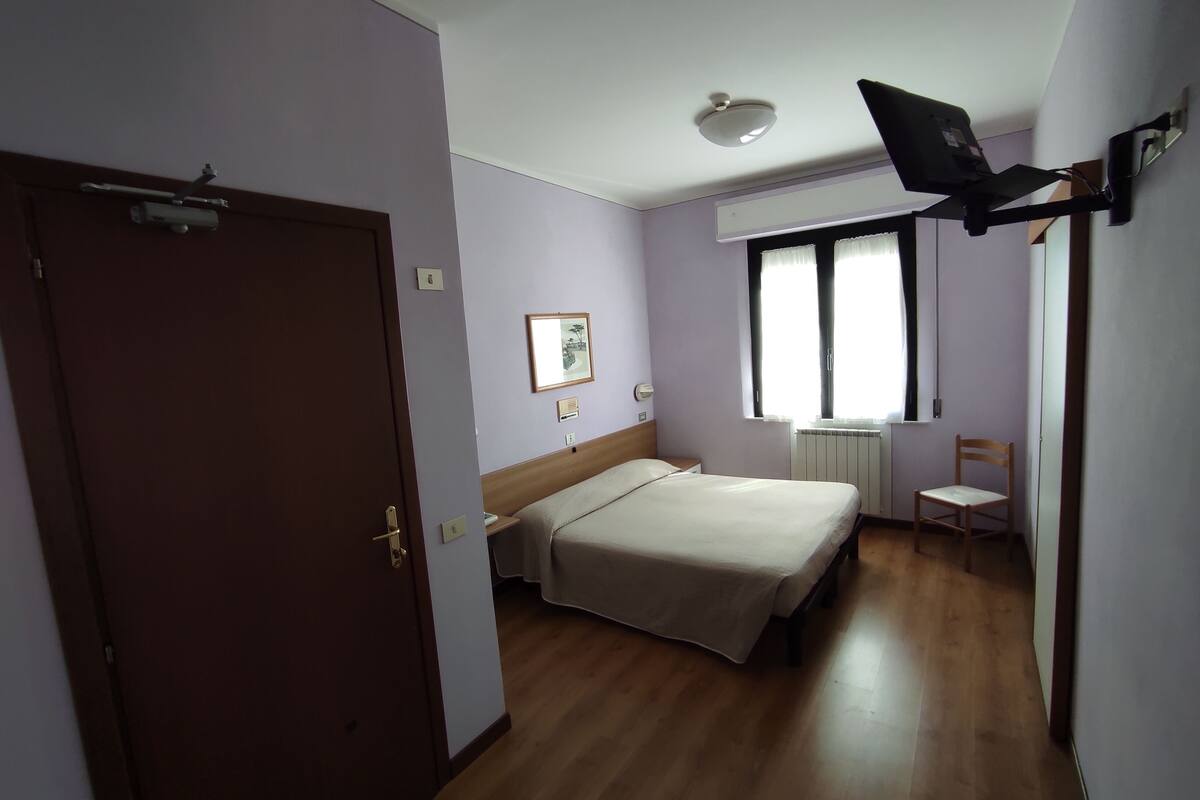 comfort double room | desk, free wifi, bed sheets