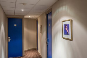 Hallway - Hotel Amirauté (Cannes)