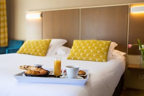 Premium bedding, Select Comfort beds, minibar, in-room safe - Hotel Amirauté (Cannes)