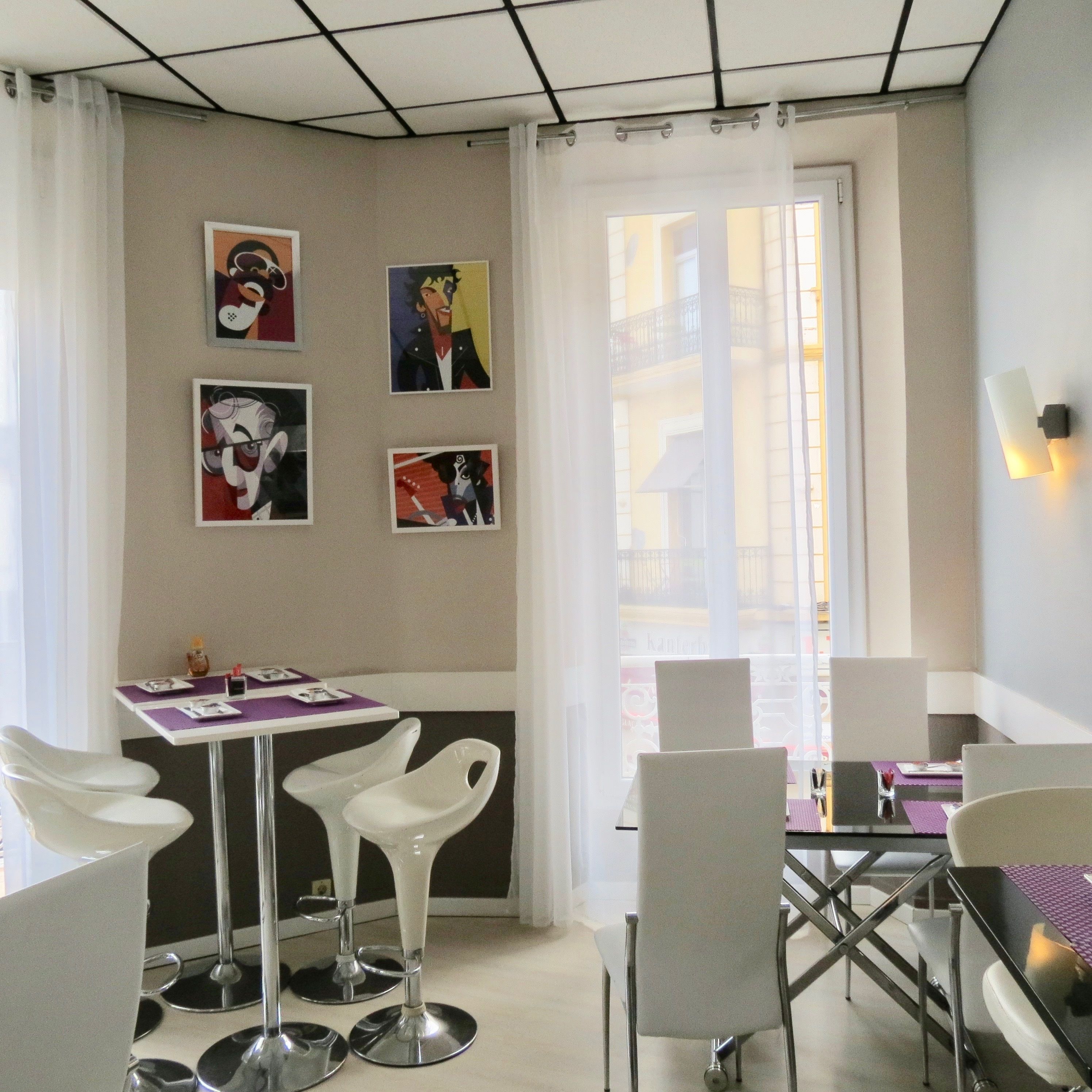 daily continental breakfast (eur 11 per person)