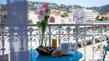 Chambre Supérieure avec lits jumeaux | Vue depuis le balcon
