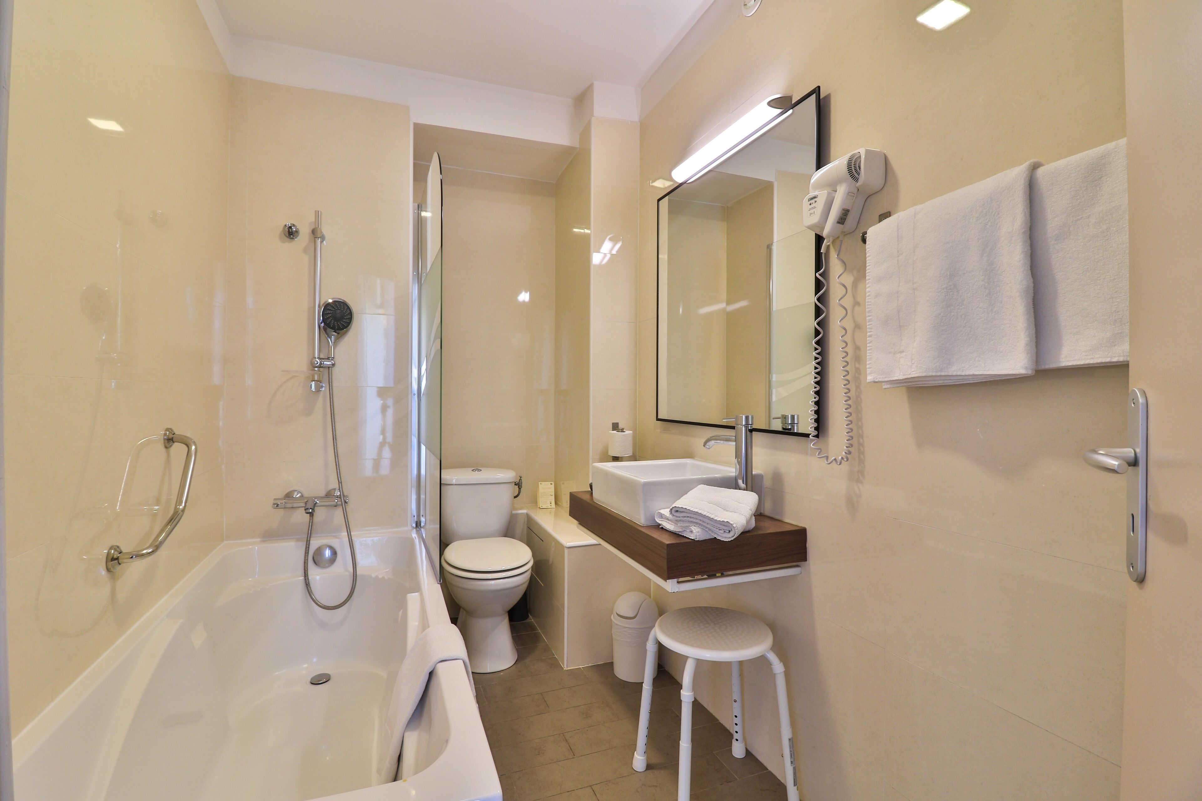 combined shower/bathtub, deep-soaking bathtub, rainfall showerhead