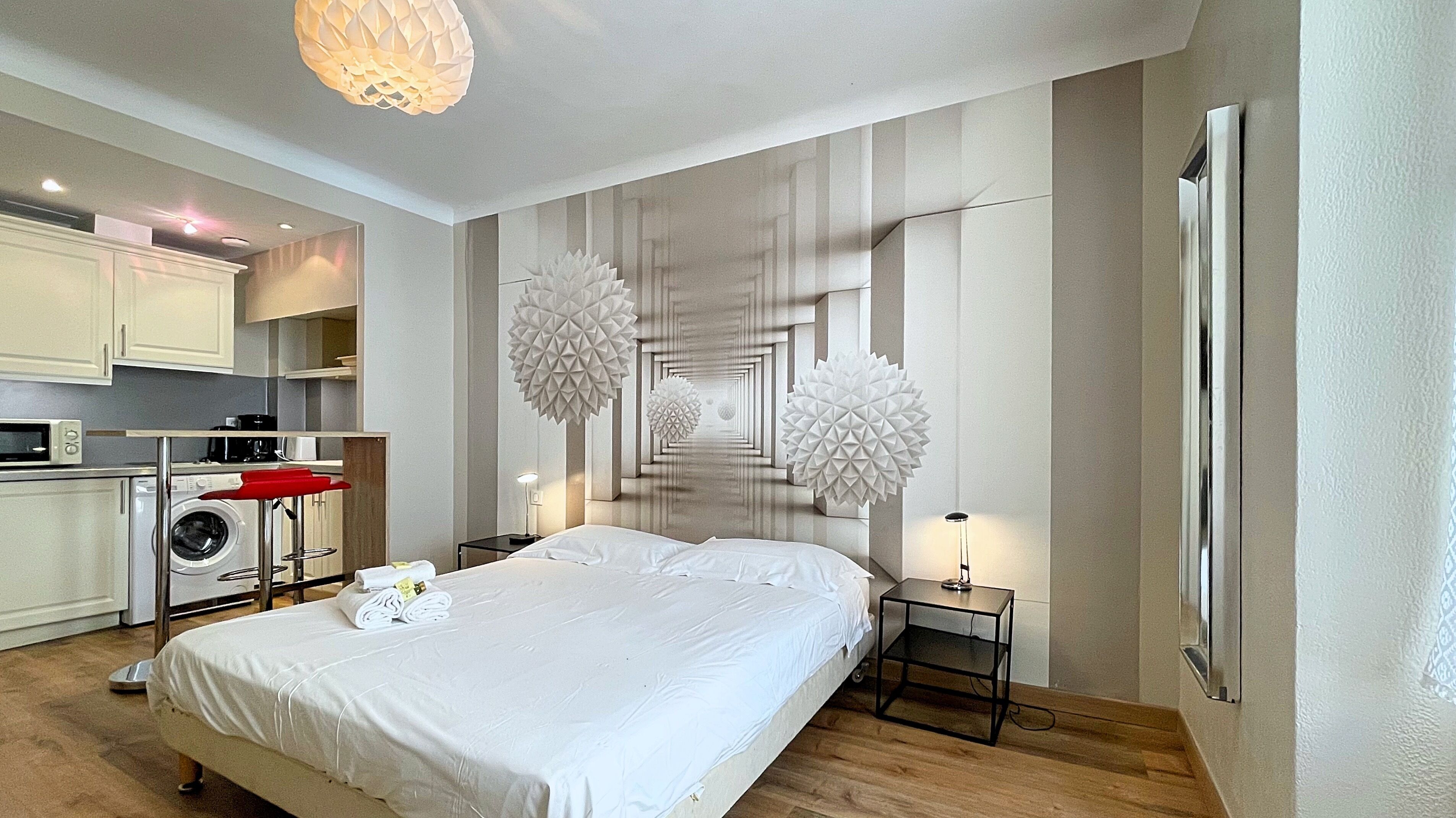 standard apartment, 1 queen bed | in-room safe, individually decorated, individually furnished, desk