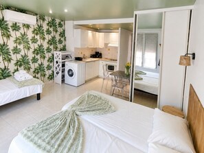 Apartamento estándar (3) | Caja fuerte, escritorio, espacio para trabajar con un portátil