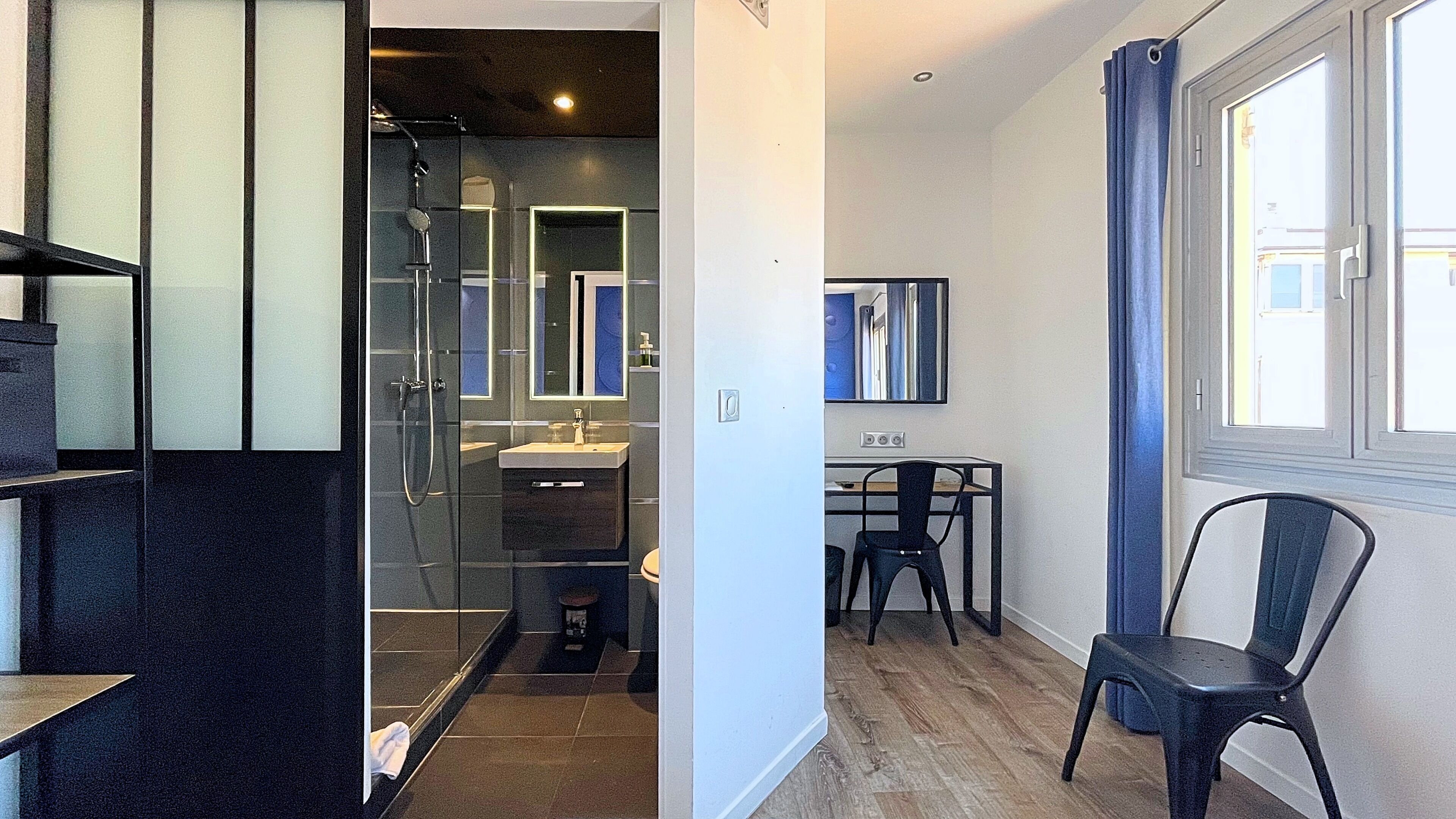 double room | in-room safe, individually decorated, individually furnished, desk