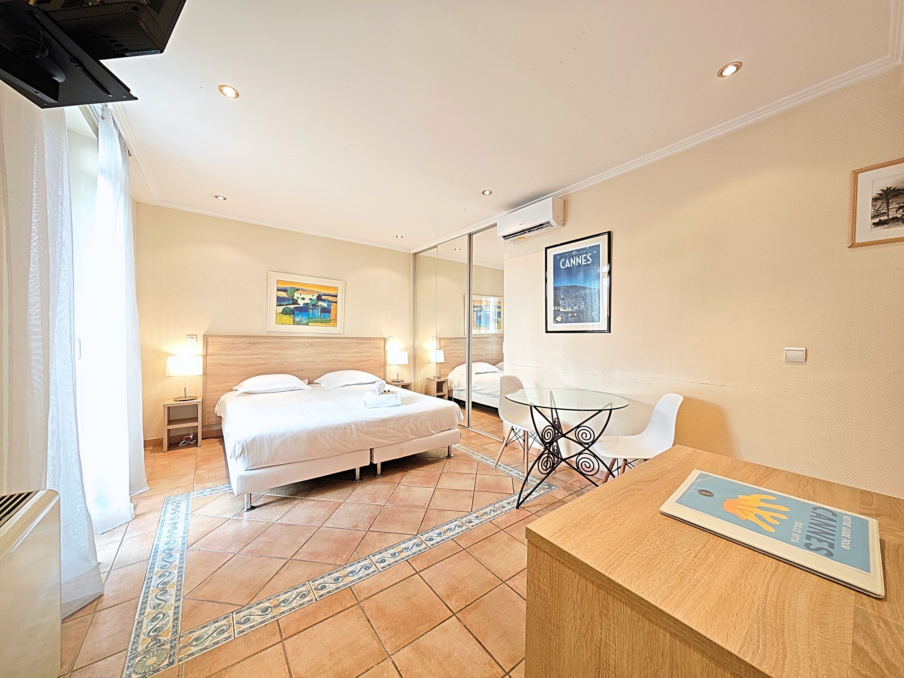 standard apartment, 1 queen bed | in-room safe, individually decorated, individually furnished, desk