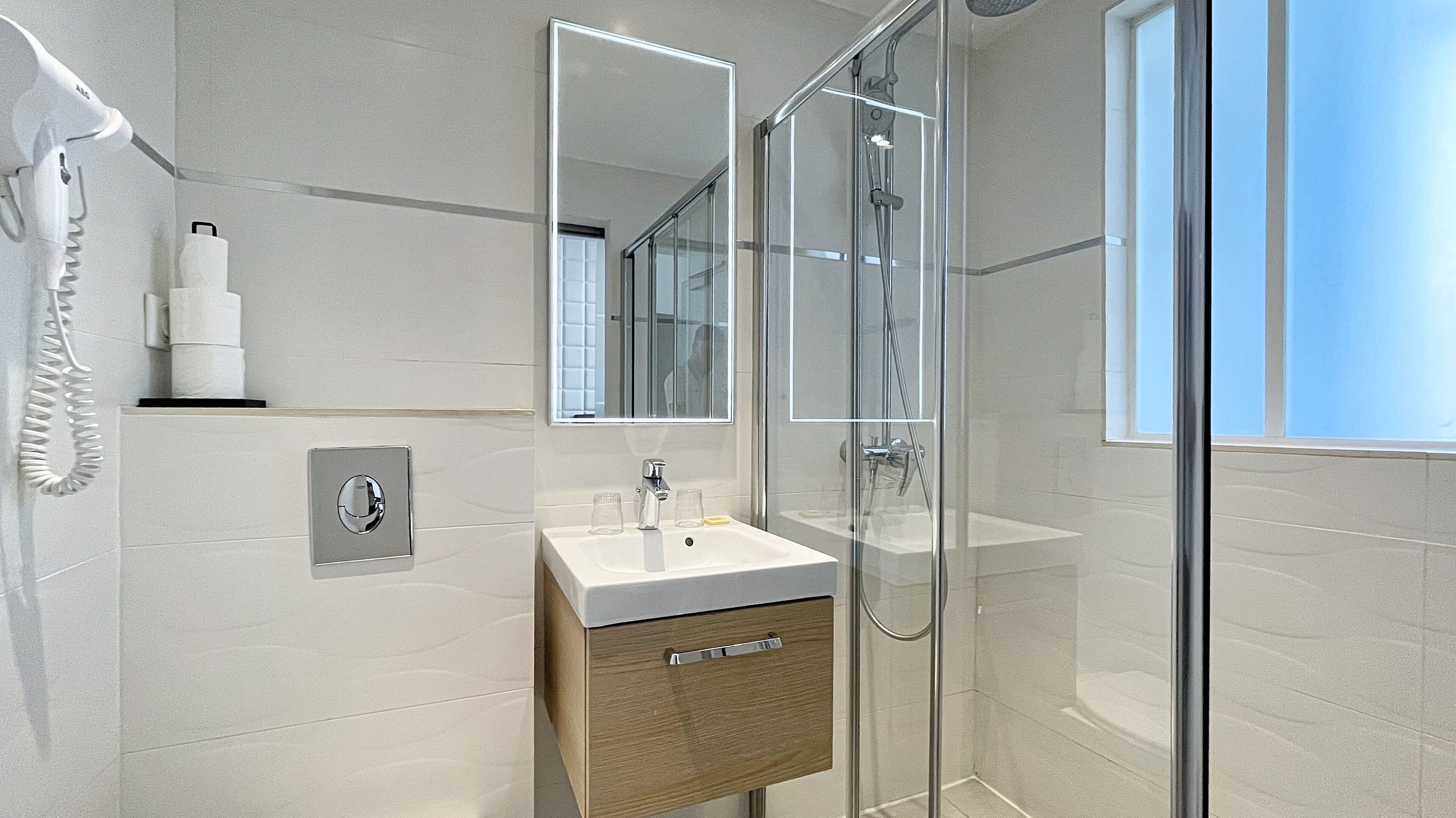 double room | bathroom | free toiletries, hair dryer, towels