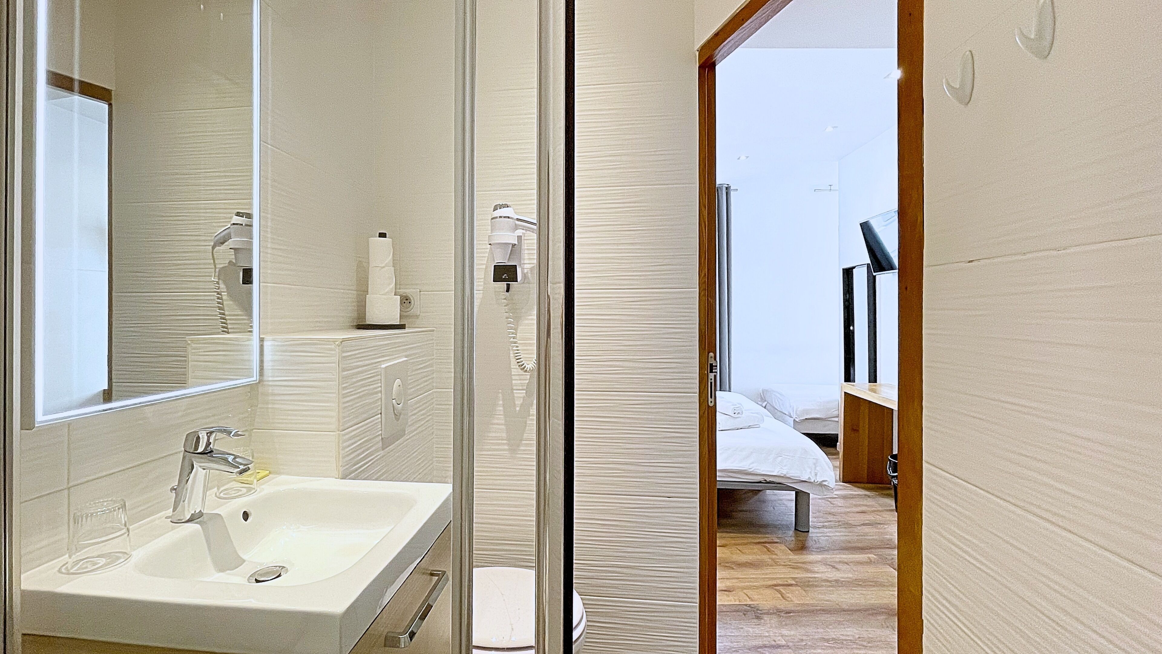 triple room | bathroom | free toiletries, hair dryer, towels