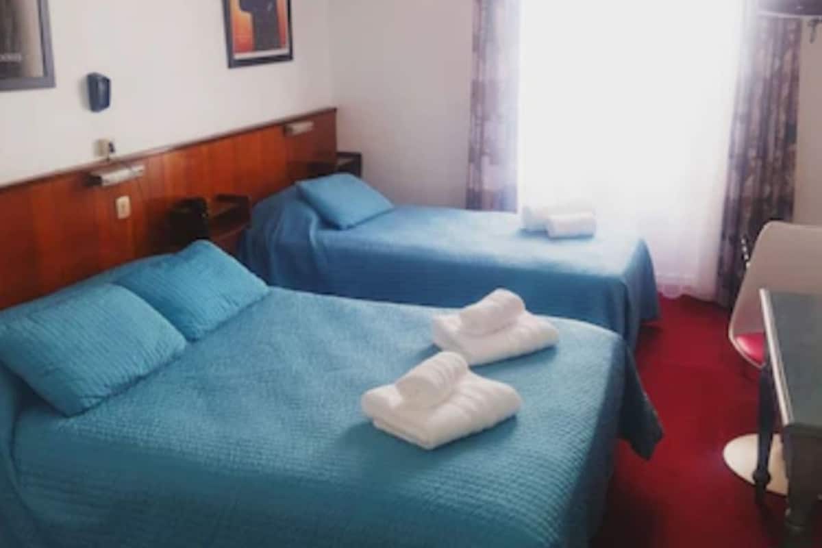 Premium bedding, soundproofing, iron/ironing board, free WiFi