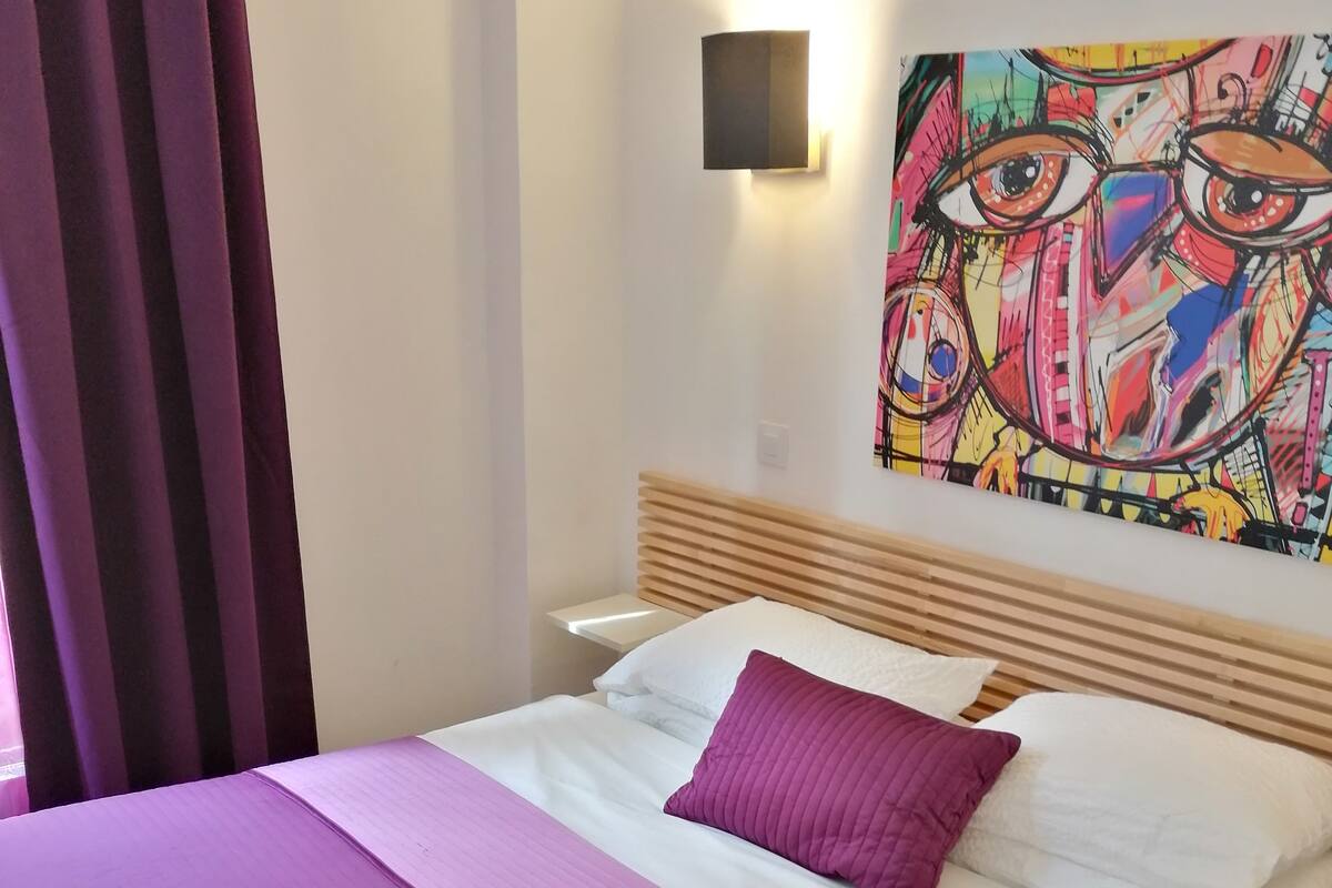 Quarto duplo | Frigobar, cofres nos quartos, escrivaninha