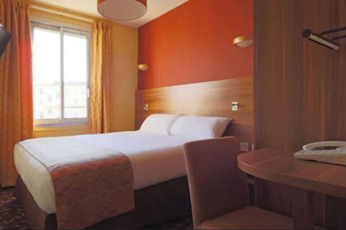 Single Room | In-room safe, desk, free cots/infant beds, free WiFi
