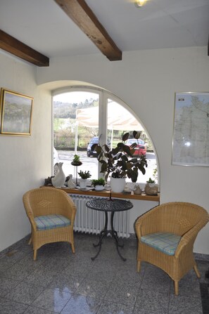 Área de estar no saguão