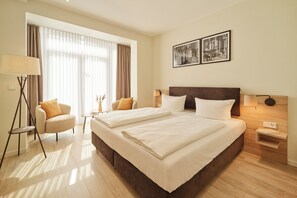 Desk, iron/ironing board, free WiFi, bed sheets - Hotel-Weingut Karlsmühle (Mertesdorf)