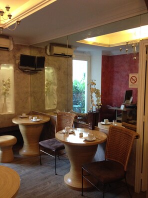 Coin salon dans le hall