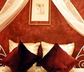 Minibar, barnesenger (inkludert) og ekstrasenger (mot et tillegg)