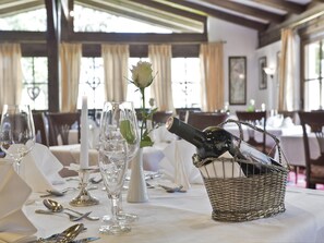 Breakfast and dinner served, Regional cuisine - Hotel Alpenresidenz Adler (Kirchberg in Tirol)
