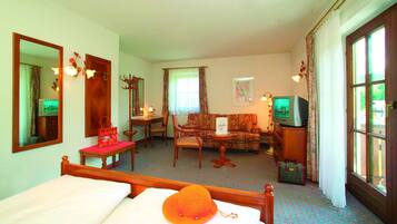 Deluxe Double Room | In-room safe, desk, free WiFi