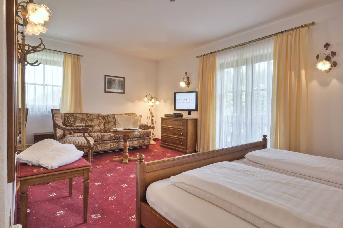 Deluxe Double Room | In-room safe, desk, WiFi (free)