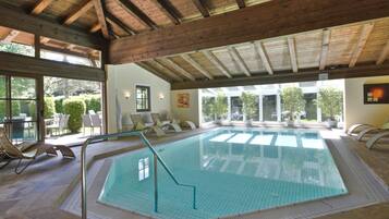 Hồ bơi trong nhà